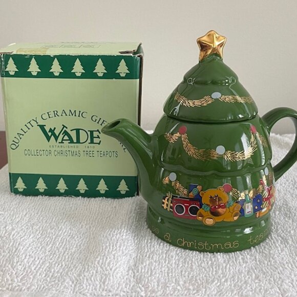 Wade Ceramic “Vintage” Christmas Teapot - Picture 1 of 4